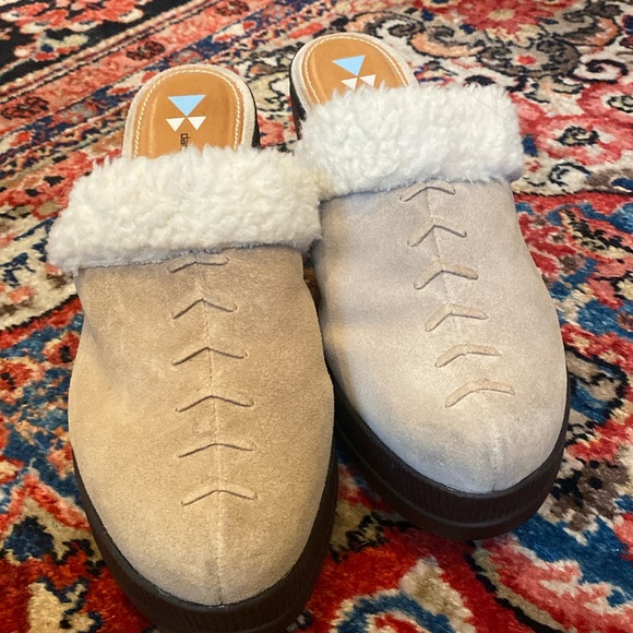 Shoes - dani black clogs